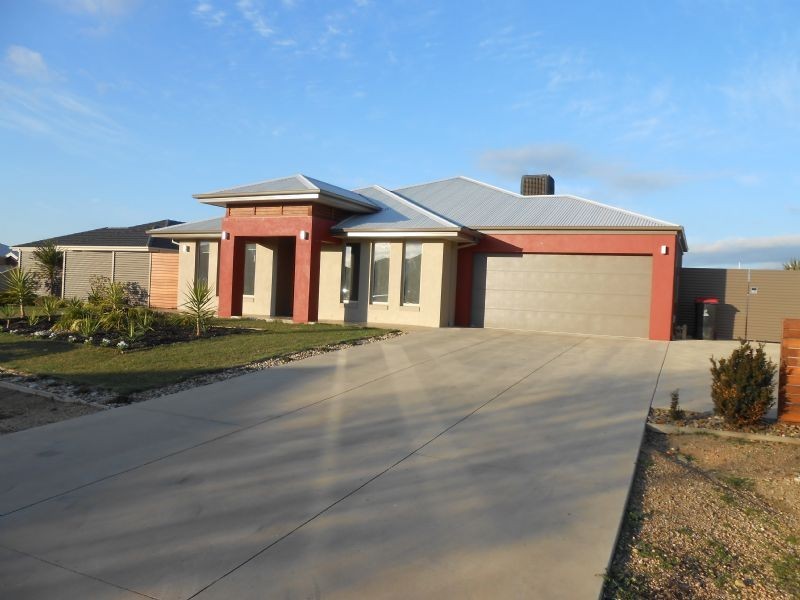 15 BRAMBUCK AVE, Kialla VIC 3631