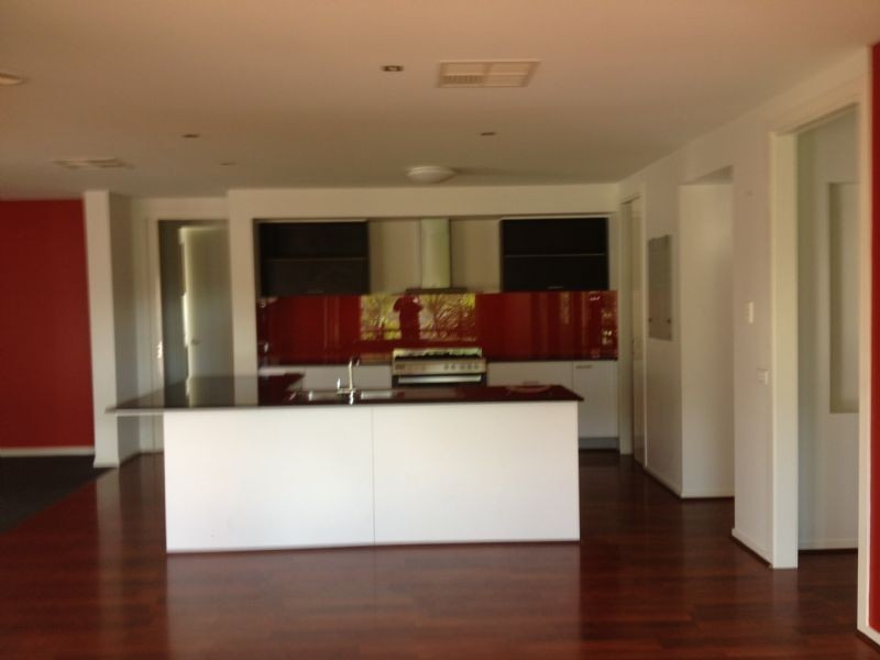 15 BRAMBUCK AVE, Kialla VIC 3631