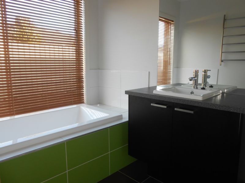 15 BRAMBUCK AVE, Kialla VIC 3631