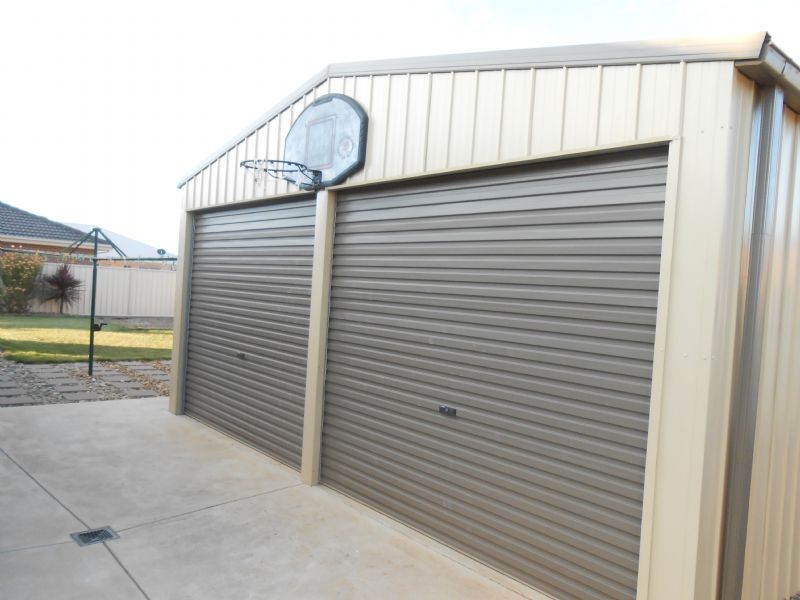 15 BRAMBUCK AVE, Kialla VIC 3631