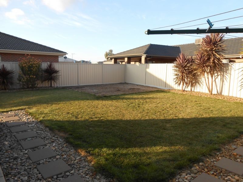 15 BRAMBUCK AVE, Kialla VIC 3631