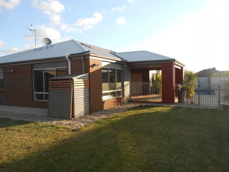 15 BRAMBUCK AVE, Kialla VIC 3631