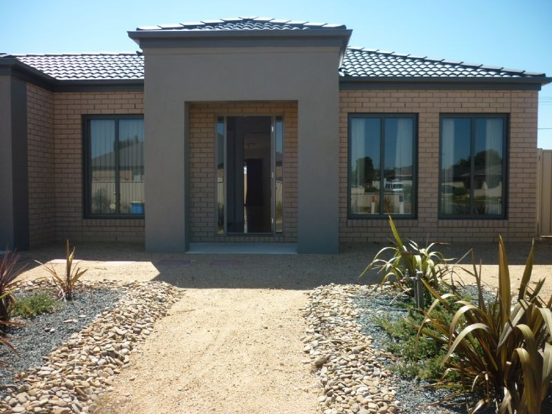 17 HUMMINGBIRD WAY, Shepparton VIC 3630