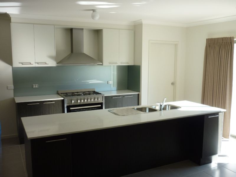 17 HUMMINGBIRD WAY, Shepparton VIC 3630