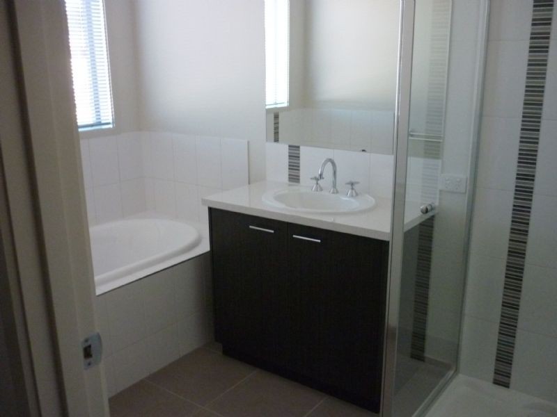 17 HUMMINGBIRD WAY, Shepparton VIC 3630