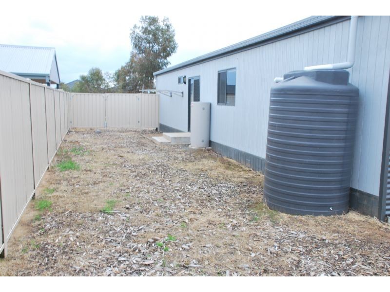 8 STRAUSS AVE, Shepparton VIC 3630