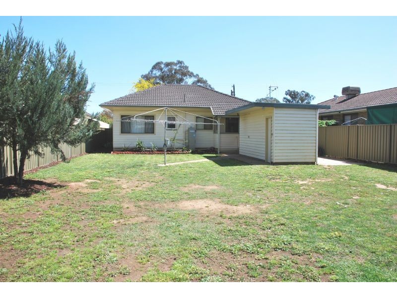 11 TOOLAMBA ROAD, Mooroopna VIC 3629