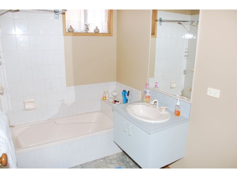 72 KIALLA LAKES DRIVE, Kialla VIC 3631