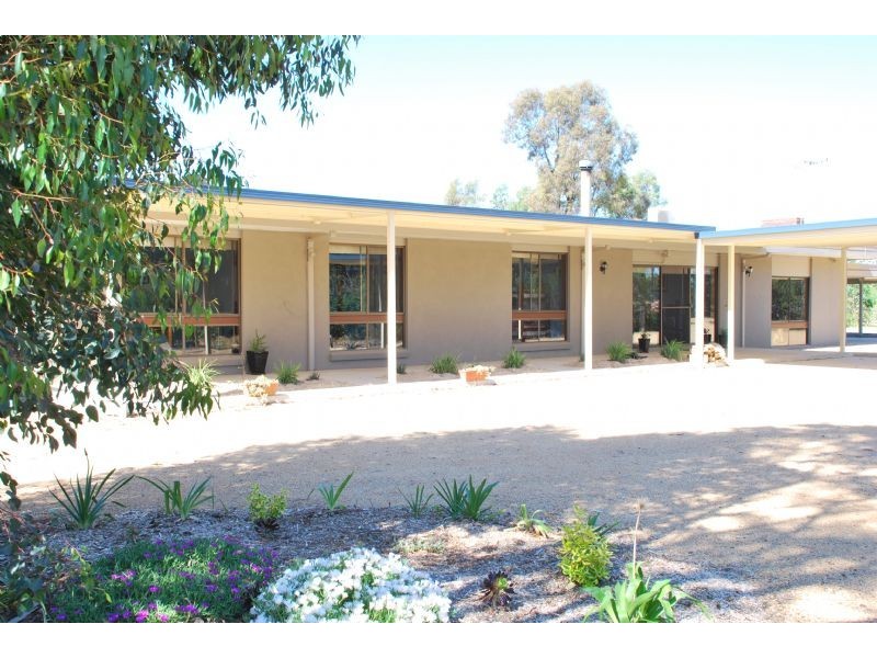 140  LAWS ROAD, Kialla VIC 3631