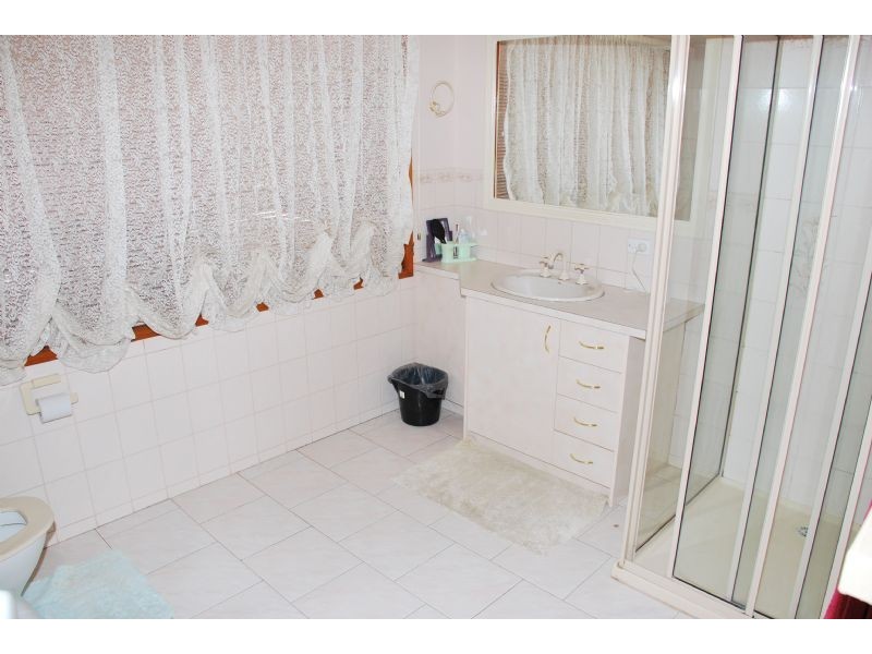 7 GORDON DRIVE, Kialla VIC 3631