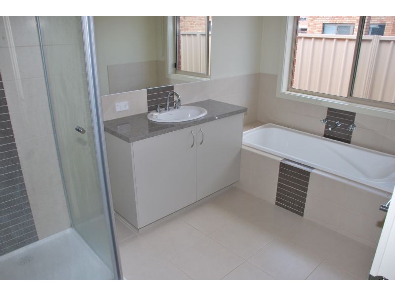 14 CAULFIELD CRT, Shepparton VIC 3630