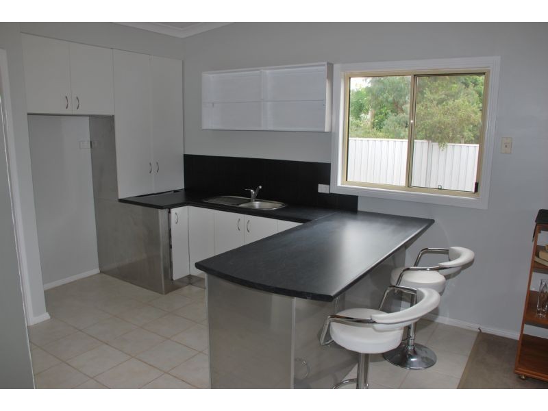 38 VICKERS ST, Kialla VIC 3631