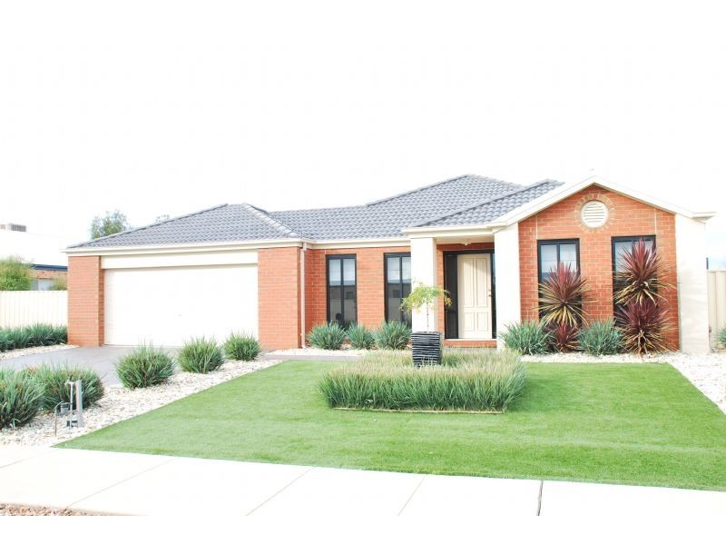 214 WARANGA DRIVE, Kialla VIC 3631