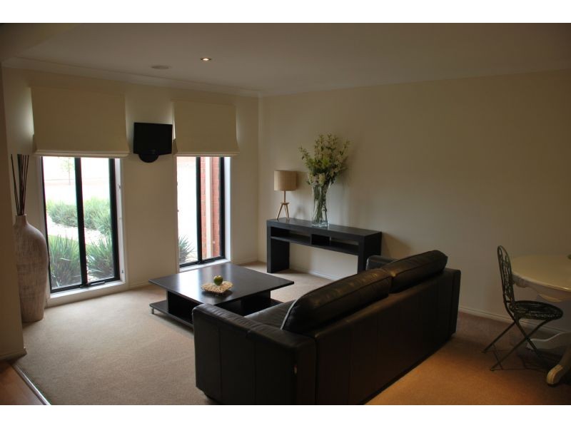 214 WARANGA DRIVE, Kialla VIC 3631