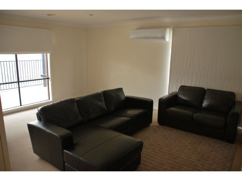 214 WARANGA DRIVE, Kialla VIC 3631