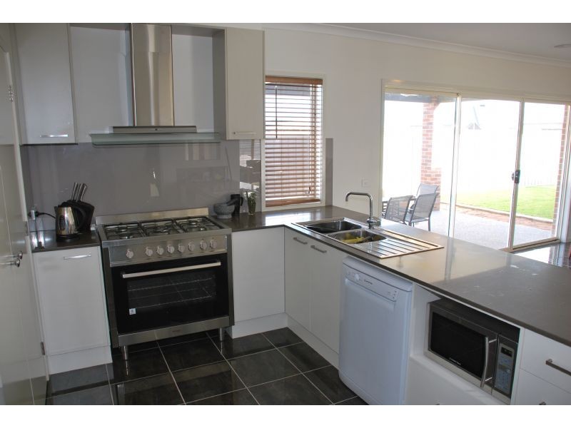 15 CARDINIA COURT, Kialla VIC 3631