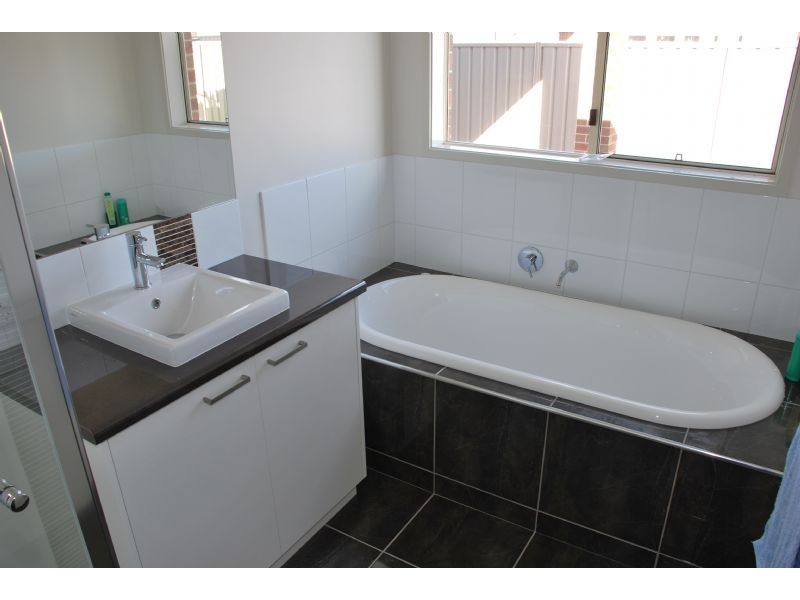 15 CARDINIA COURT, Kialla VIC 3631