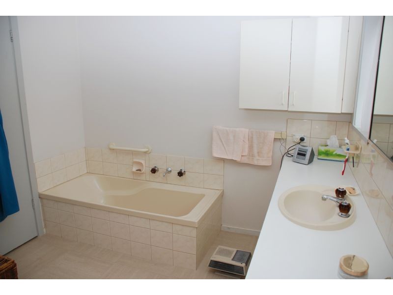 24 Meaklim Street, Shepparton VIC 3630