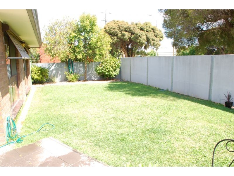 1 & 2/20 Sobraon, Shepparton VIC 3630