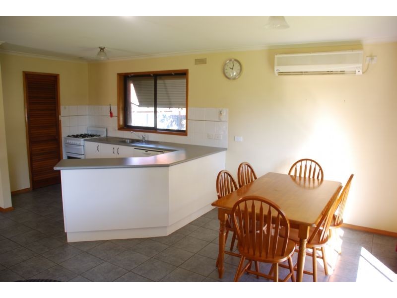 1 & 2/20 Sobraon, Shepparton VIC 3630