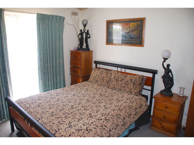 1 & 2/20 Sobraon, Shepparton VIC 3630