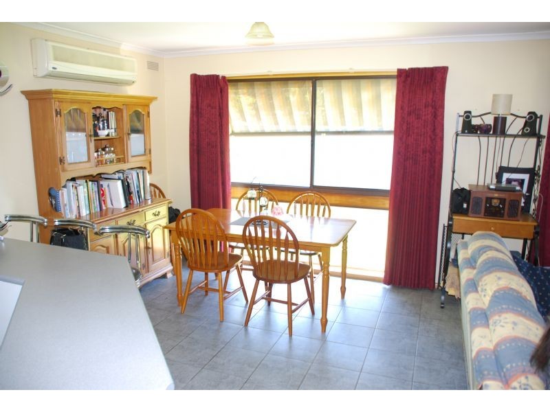 1 & 2/20 Sobraon, Shepparton VIC 3630