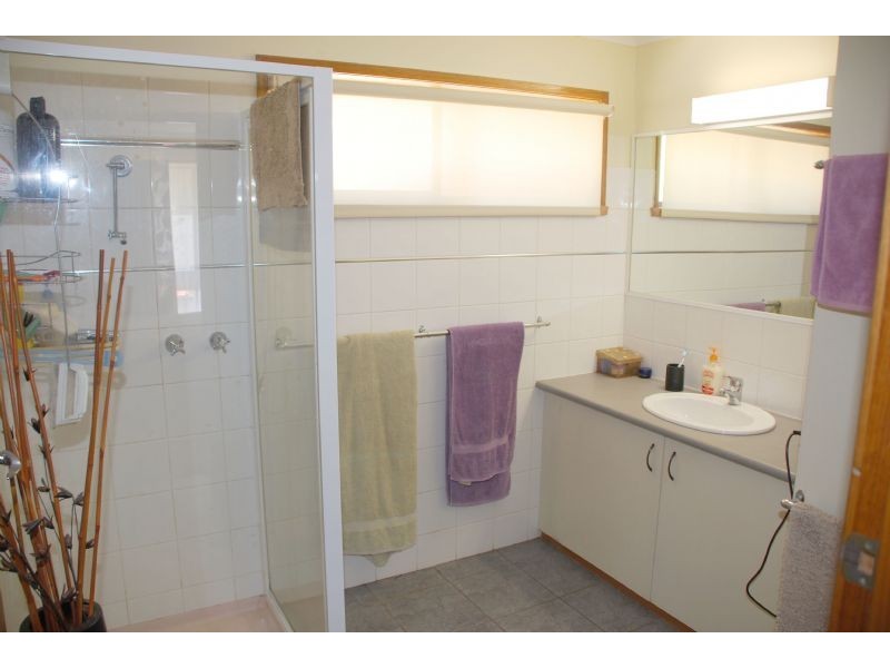 1 & 2/20 Sobraon, Shepparton VIC 3630