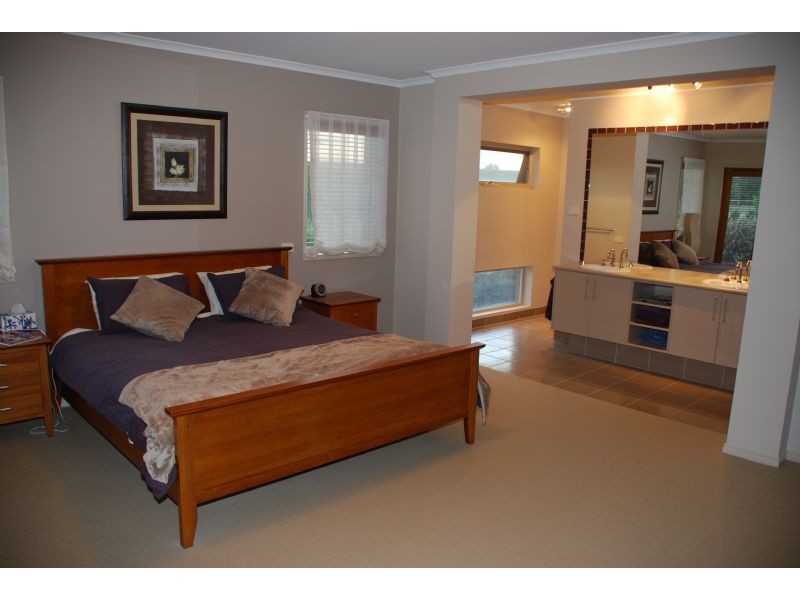 8 Scotch Court, Shepparton VIC 3630