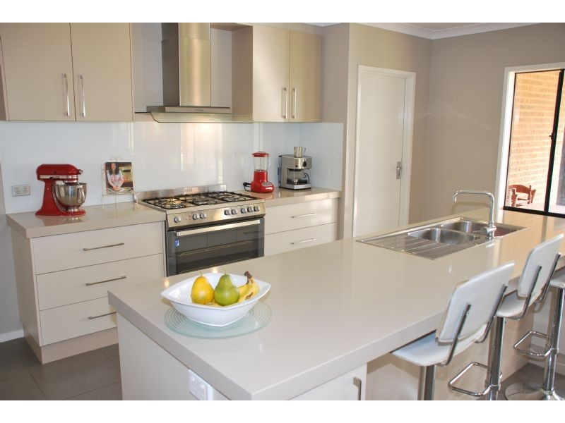 6 Prospect Crescent, Kialla VIC 3631