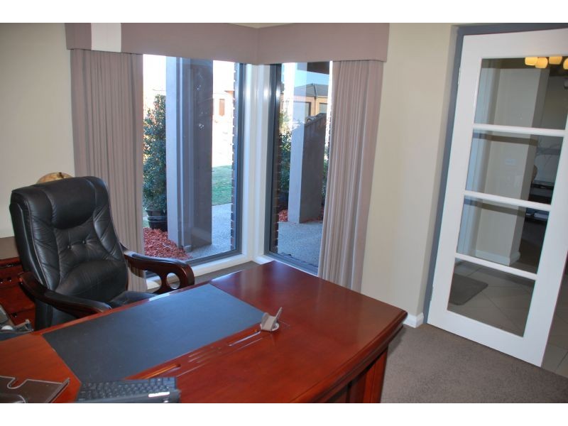 8 Curlew Place, Shepparton VIC 3630