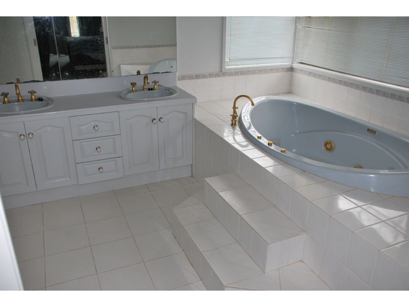 8 Mehmet Court, Shepparton VIC 3630