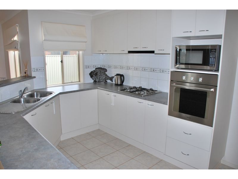 10 Curlew Place, Shepparton VIC 3630