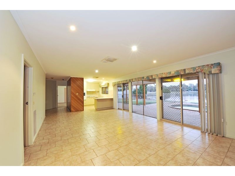 8 Craigmuir Drive, Mooroopna VIC 3629