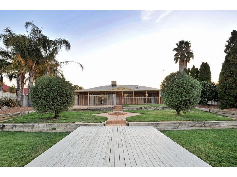 8 Craigmuir Drive, Mooroopna VIC 3629