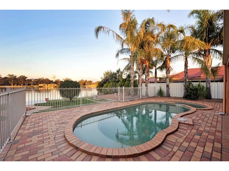8 Craigmuir Drive, Mooroopna VIC 3629