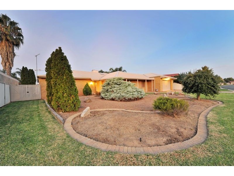 8 Craigmuir Drive, Mooroopna VIC 3629