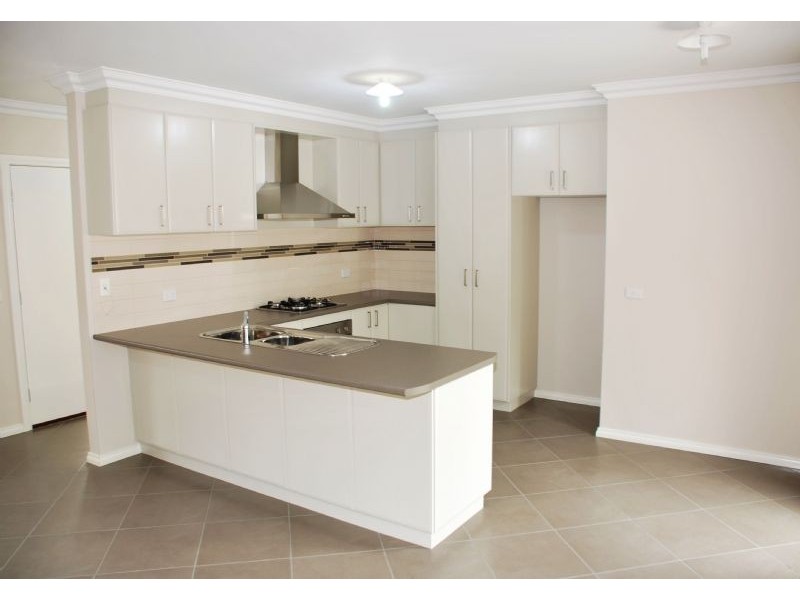 2/21 Numurkah Road, Shepparton VIC 3630