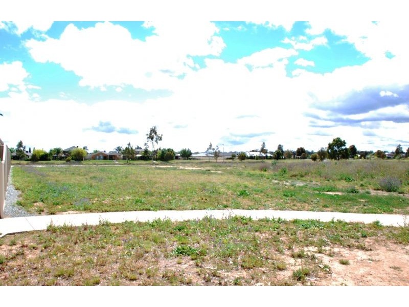 9 Nillahcootie Crescent, Kialla VIC 3631