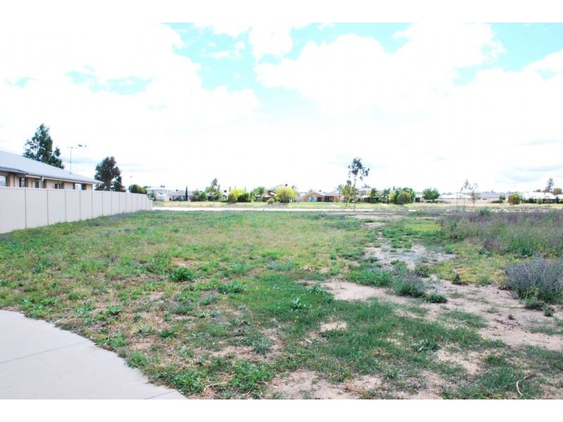 9 Nillahcootie Crescent, Kialla VIC 3631