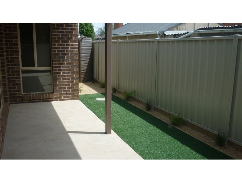 2/17 Dunkirk Avenue, Shepparton VIC 3630