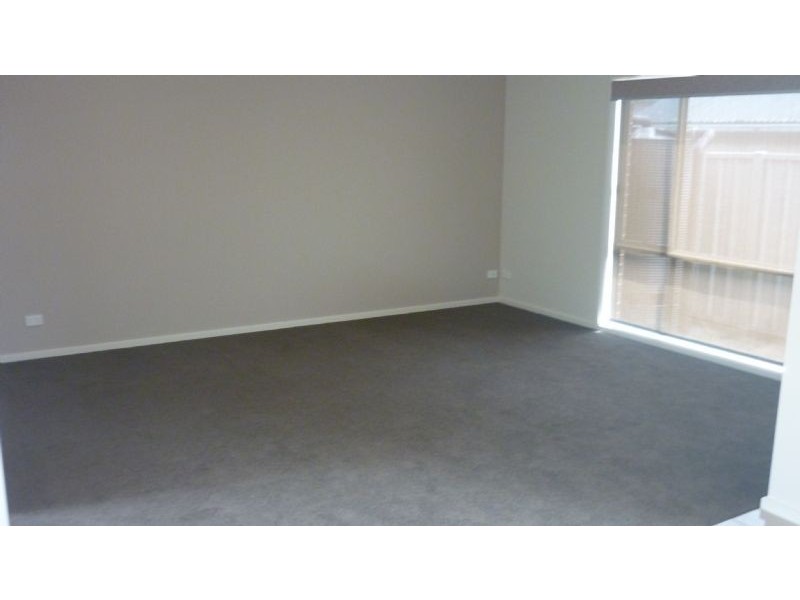 2/17 Dunkirk Avenue, Shepparton VIC 3630