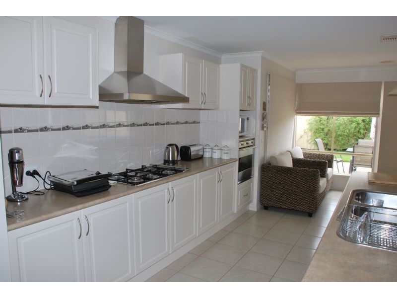 218 Waranga Drive, Kialla VIC 3631