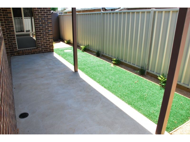 2/17 Dunkirk Avenue, Shepparton VIC 3630