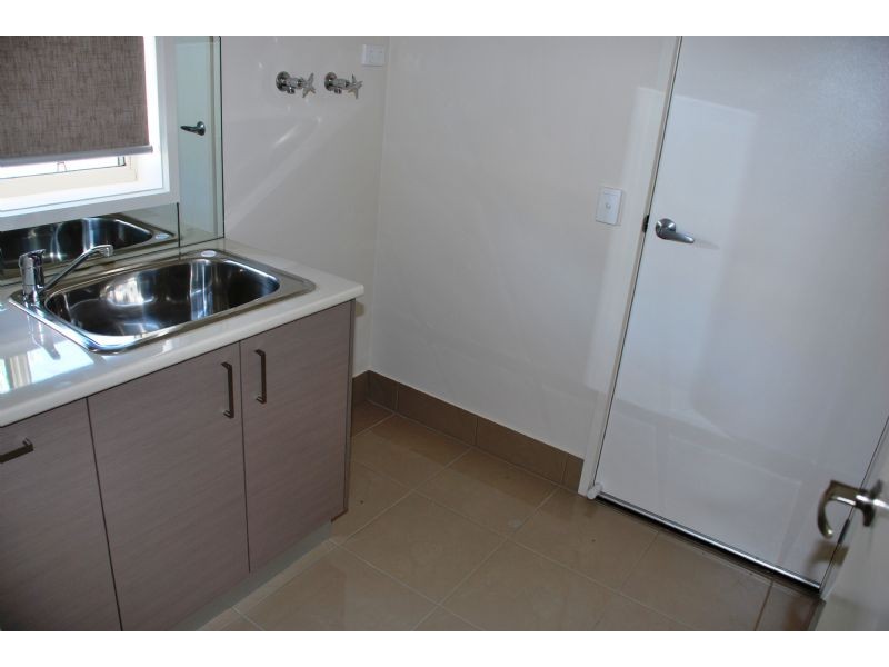 2/17 Dunkirk Avenue, Shepparton VIC 3630