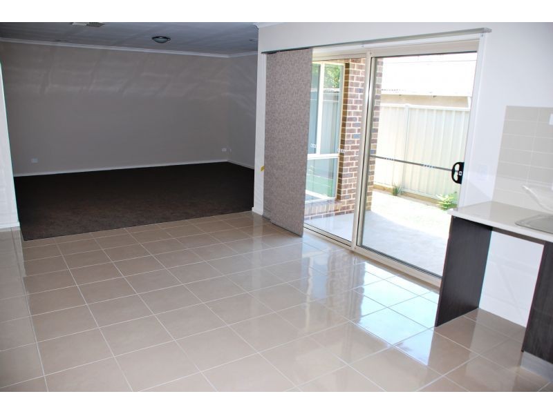2/17 Dunkirk Avenue, Shepparton VIC 3630
