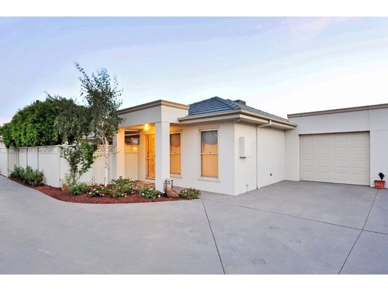 2/18 Maude, Shepparton VIC 3630