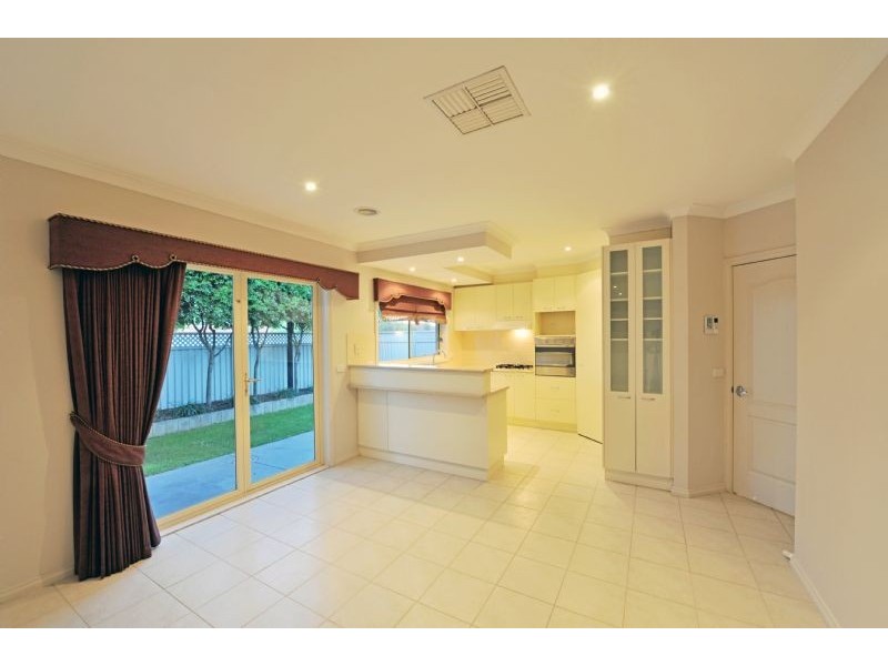 2/18 Maude, Shepparton VIC 3630