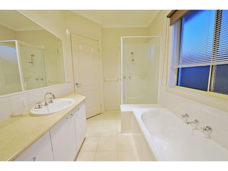 2/18 Maude, Shepparton VIC 3630