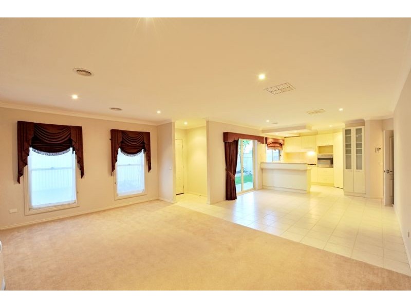 2/18 Maude, Shepparton VIC 3630