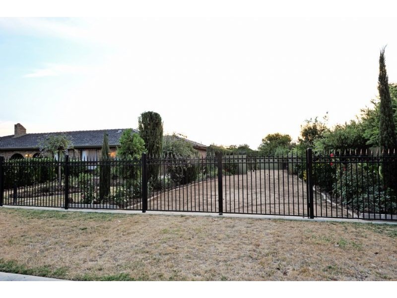 17 Gennari Road, Kialla VIC 3631